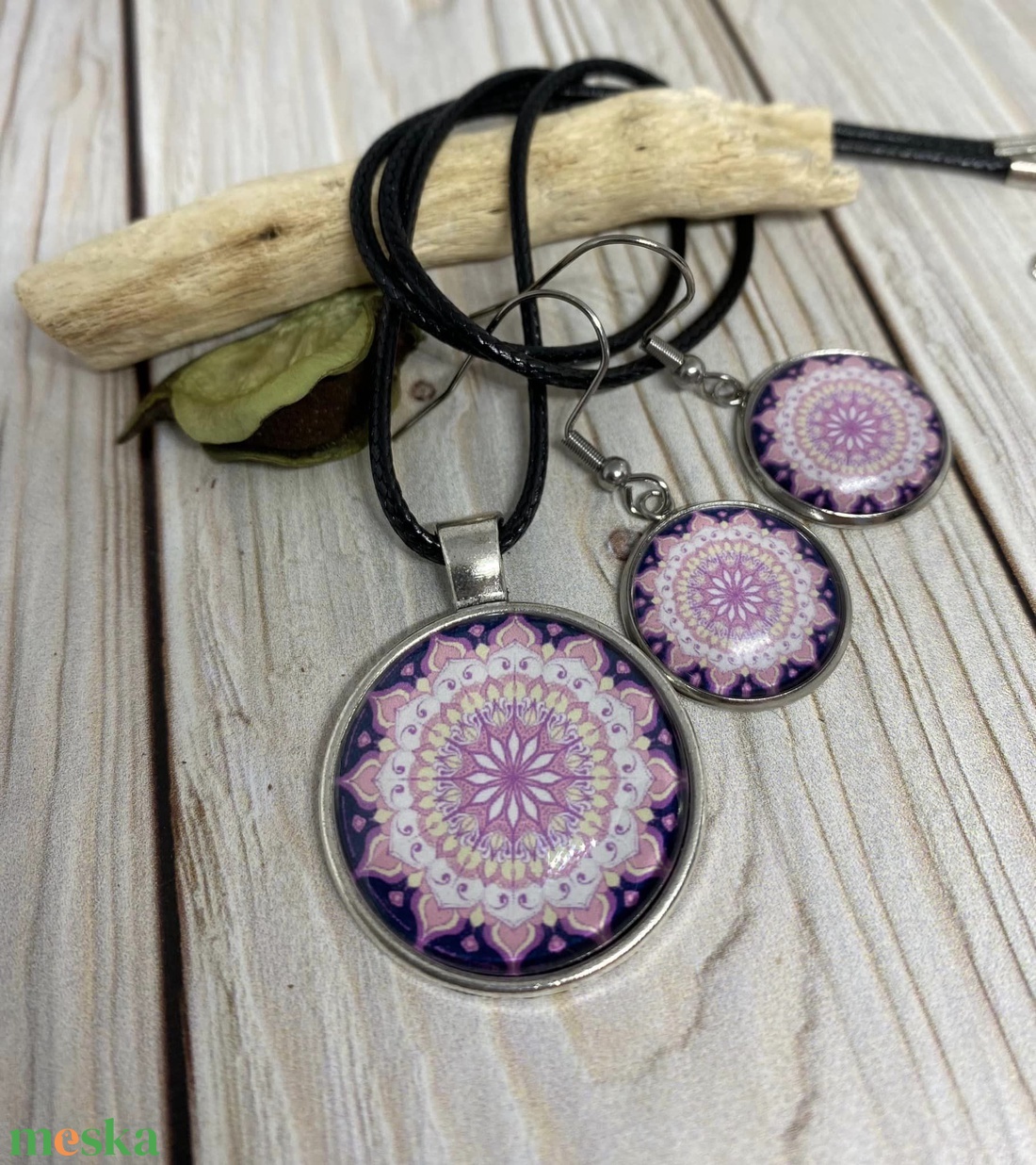 Mandala mintás nyaklánc és fülbevaló (üveglencsés) - ékszer - ékszerszett - Meska.hu Mandala mintás nyaklánc és fülbevaló (üveglencsés) - ékszer - ékszerszett - Meska.hu