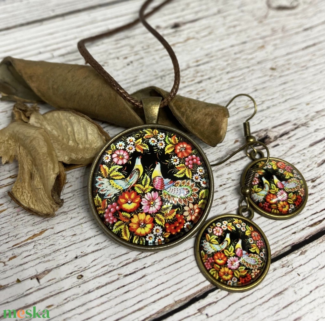 Népi motívummal díszített nyaklánc és fülbevaló (üveglencse) - ékszer - ékszerszett - Meska.hu