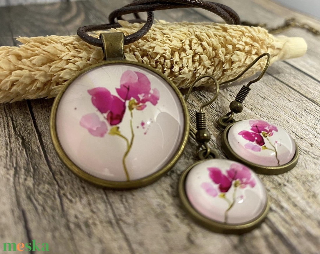 Orchidea virágmintás nyaklánc és fülbevaló (üveglencse) - ékszer - ékszerszett - Meska.hu Orchidea virágmintás nyaklánc és fülbevaló (üveglencse) - ékszer - ékszerszett - Meska.hu