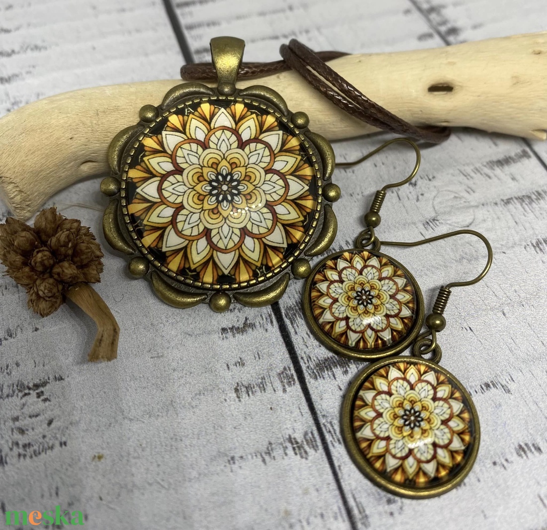 Mandala mintás nyaklánc és fülbevaló (üveglencse) - ékszer - ékszerszett - Meska.hu Mandala mintás nyaklánc és fülbevaló (üveglencse) - ékszer - ékszerszett - Meska.hu
