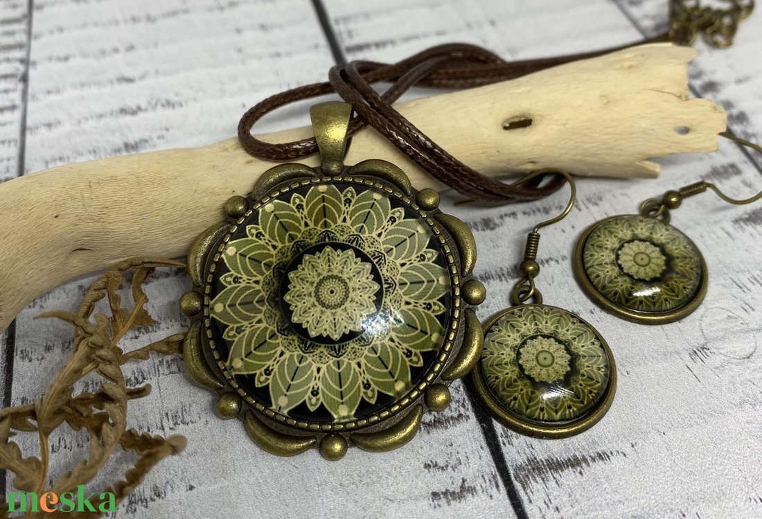 Mandala mintás nyaklánc és fülbevaló (üveglencse) - ékszer - ékszerszett - Meska.hu Mandala mintás nyaklánc és fülbevaló (üveglencse) - ékszer - ékszerszett - Meska.hu