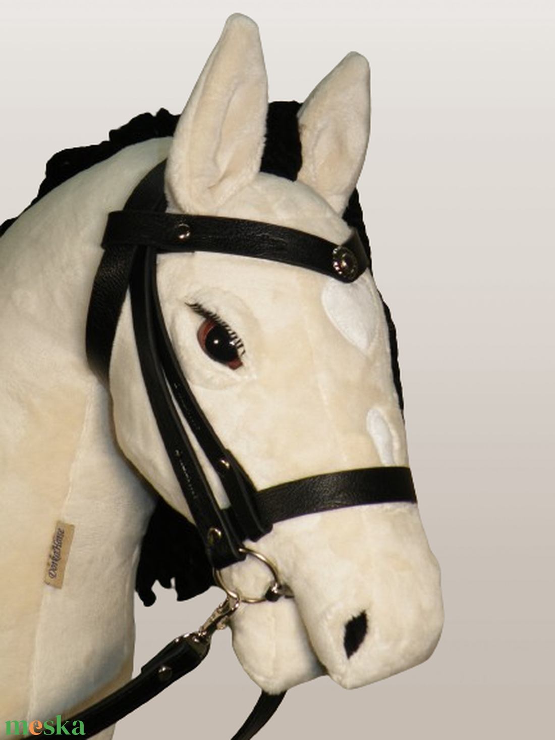 DorkaHorse seprűnyél ló, kantárral és szárral - játék & sport - plüssállat & játékfigura - ló - Meska.hu DorkaHorse seprűnyél ló, kantárral és szárral - játék & sport - plüssállat & játékfigura - ló - Meska.hu