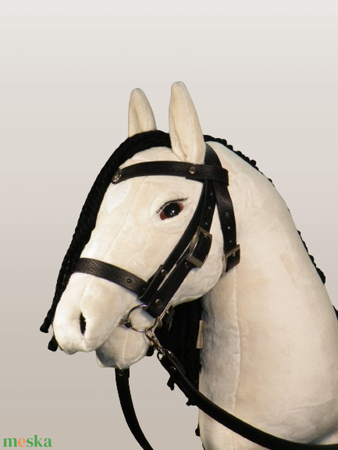 DorkaHorse seprűnyél ló, kantárral és szárral - játék & sport - plüssállat & játékfigura - ló - Meska.hu DorkaHorse seprűnyél ló, kantárral és szárral - játék & sport - plüssállat & játékfigura - ló - Meska.hu