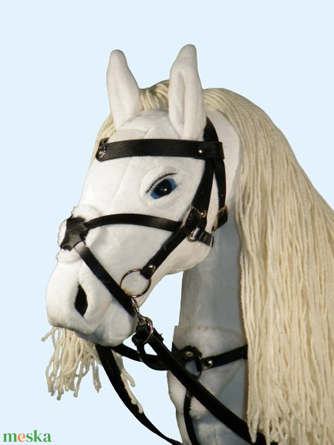 DorkaHorse seprűnyél ló, fehér színben, kantárral, martingállal, és szárral. - játék & sport - plüssállat & játékfigura - ló - Meska.hu DorkaHorse seprűnyél ló, fehér színben, kantárral, martingállal, és szárral. - játék & sport - plüssállat & játékfigura - ló - Meska.hu