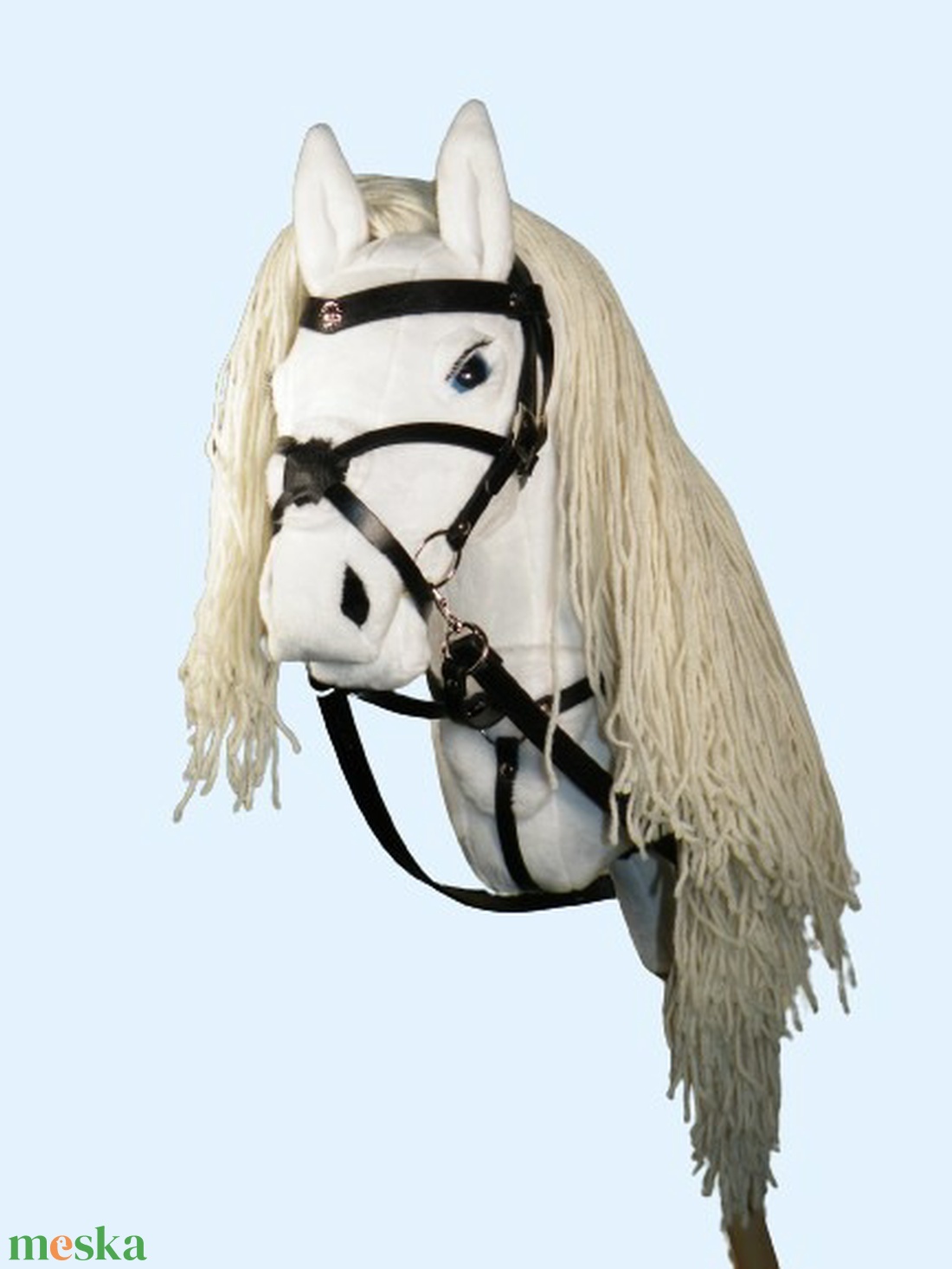DorkaHorse seprűnyél ló, fehér színben, kantárral, martingállal, és szárral. - játék & sport - plüssállat & játékfigura - ló - Meska.hu DorkaHorse seprűnyél ló, fehér színben, kantárral, martingállal, és szárral. - játék & sport - plüssállat & játékfigura - ló - Meska.hu
