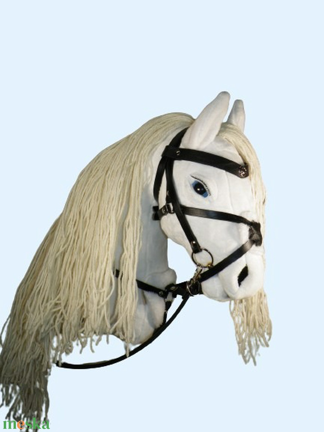 DorkaHorse seprűnyél ló, fehér színben, kantárral, martingállal, és szárral. - játék & sport - plüssállat & játékfigura - ló - Meska.hu DorkaHorse seprűnyél ló, fehér színben, kantárral, martingállal, és szárral. - játék & sport - plüssállat & játékfigura - ló - Meska.hu