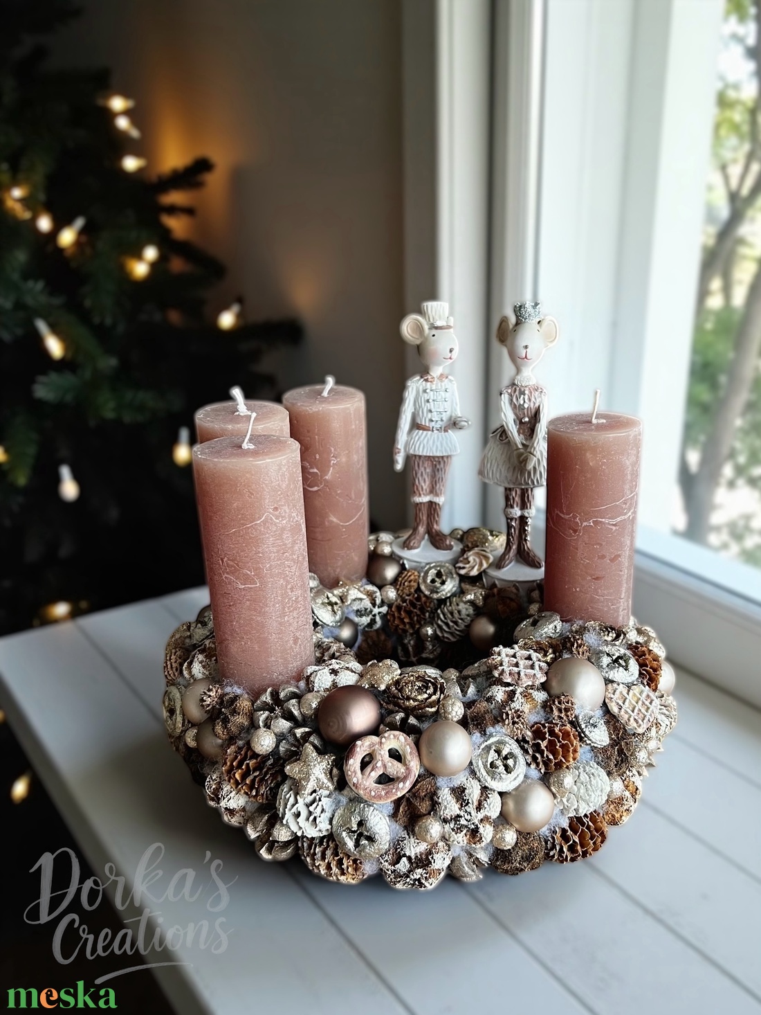 Visszafogott, natúr színvilágú, gazdagon díszített adventi koszorú egér párossal - karácsony - adventi díszek - adventi gyertyadíszek és koszorúdíszek - Meska.hu