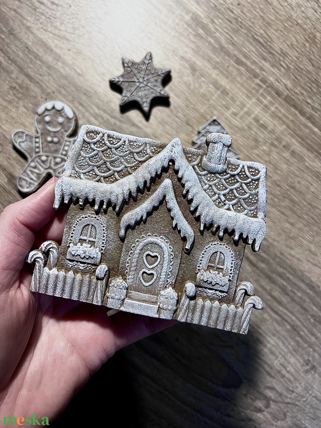 Dekorációs kerámia mézeskalács figurák (1 szett, 5 db) - karácsony - karácsonyi lakásdekoráció - karácsonyfadíszek - Meska.hu