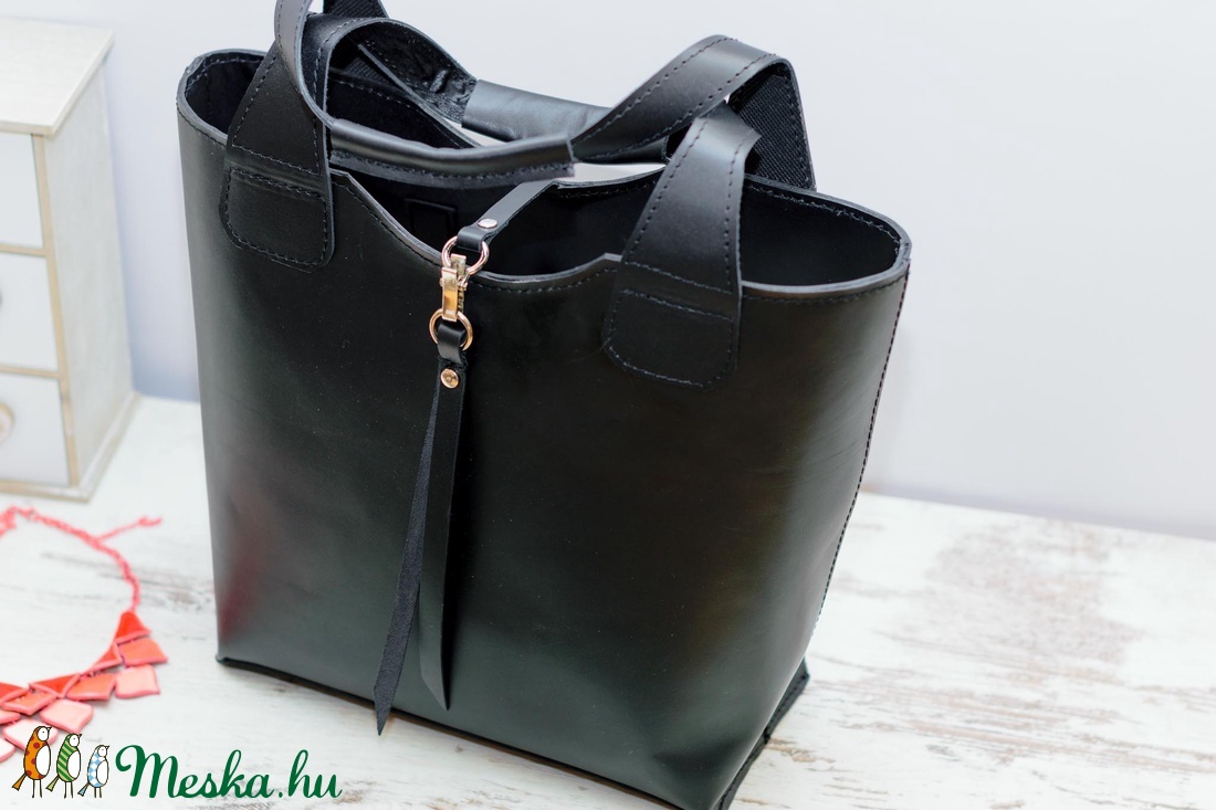 Antikhatású zsíros marhabőr táska díszkapoccsal - táska & tok - bevásárlás & shopper táska - shopper, textiltáska, szatyor - Meska.hu