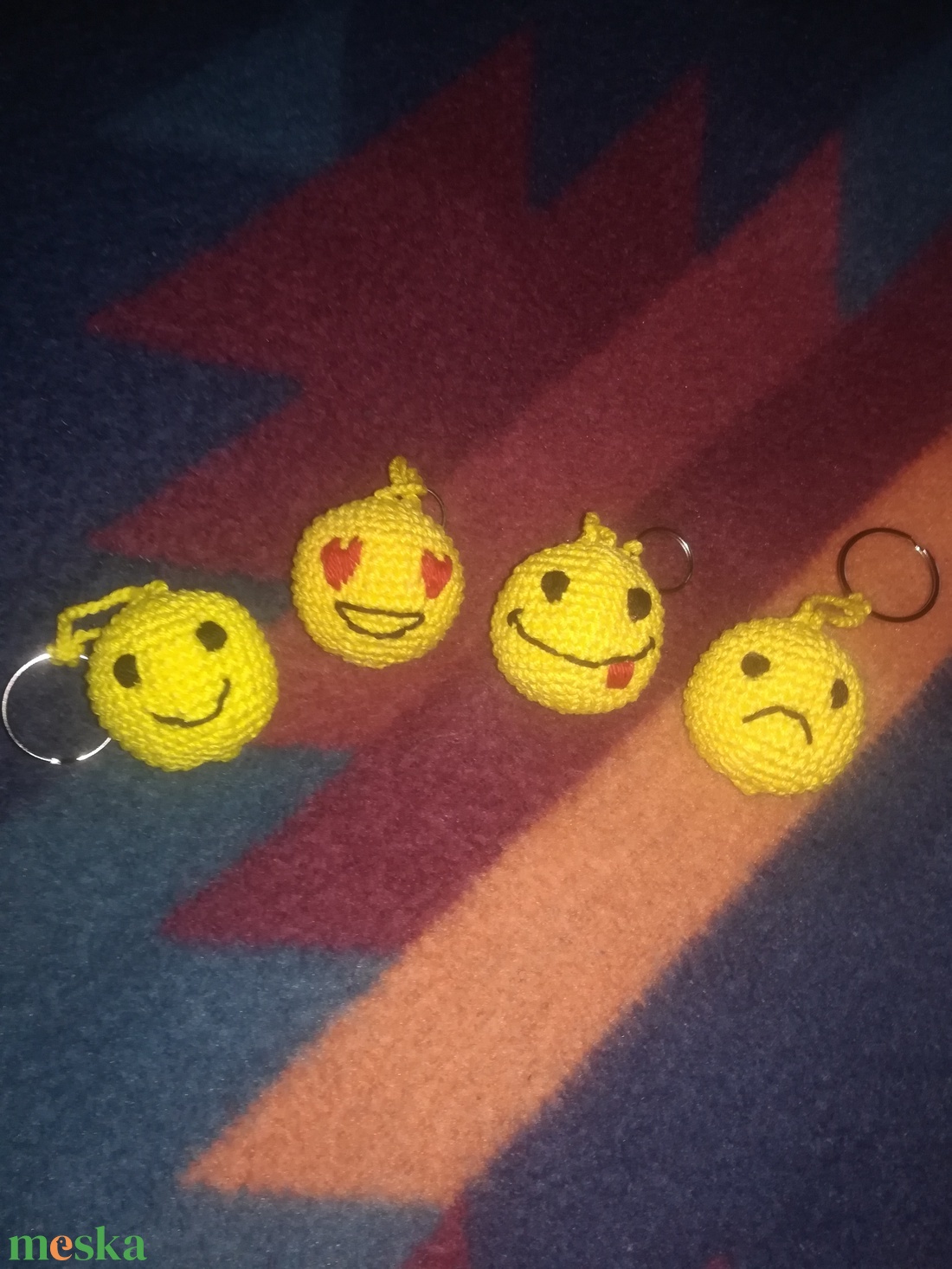 Horgolt emoji kulcstartó/táskadísz - táska & tok - kulcstartó & táskadísz - kulcstartó - Meska.hu