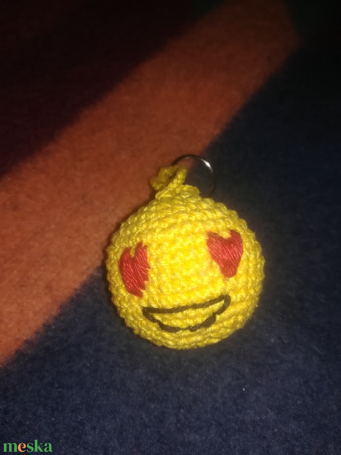 Horgolt emoji kulcstartó/táskadísz - táska & tok - kulcstartó & táskadísz - kulcstartó - Meska.hu