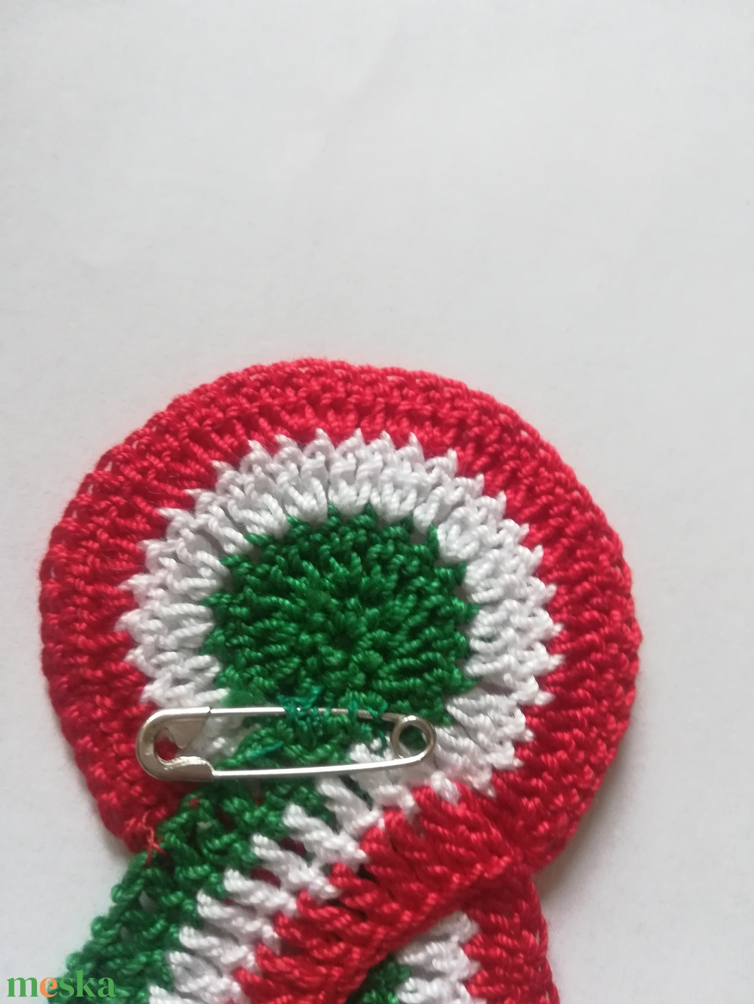 Horgolt kokárda - ékszer - kitűző és bross - kitűző - Meska.hu Horgolt kokárda - ékszer - kitűző és bross - kitűző - Meska.hu
