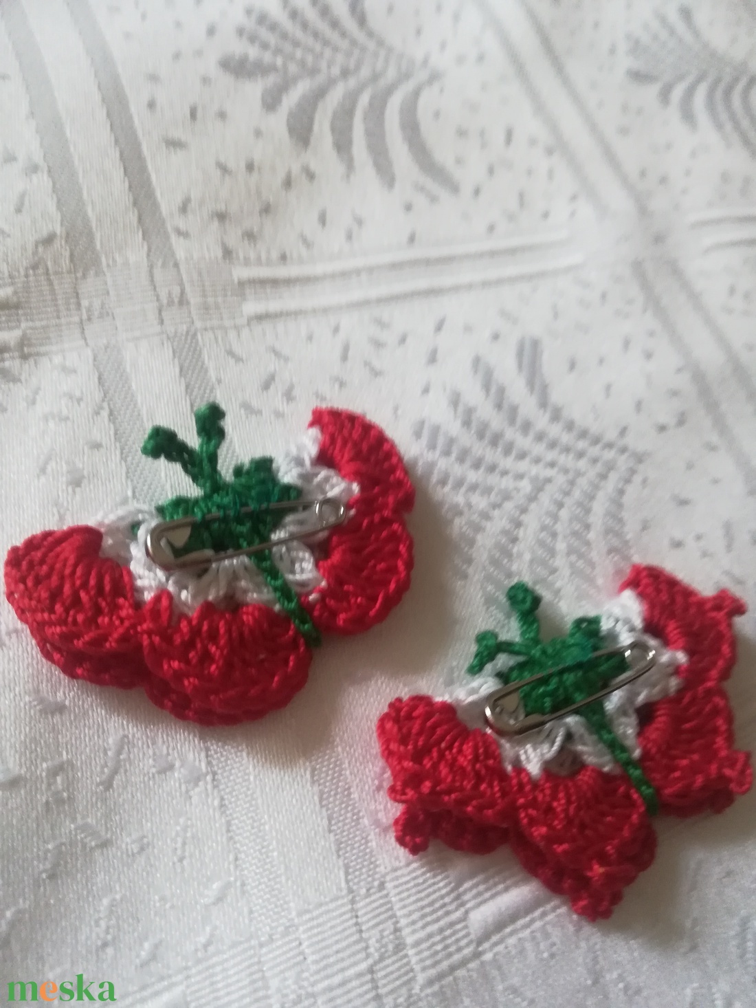 Horgolt pillangó kokárda - ékszer - kitűző és bross - kitűző - Meska.hu Horgolt pillangó kokárda - ékszer - kitűző és bross - kitűző - Meska.hu