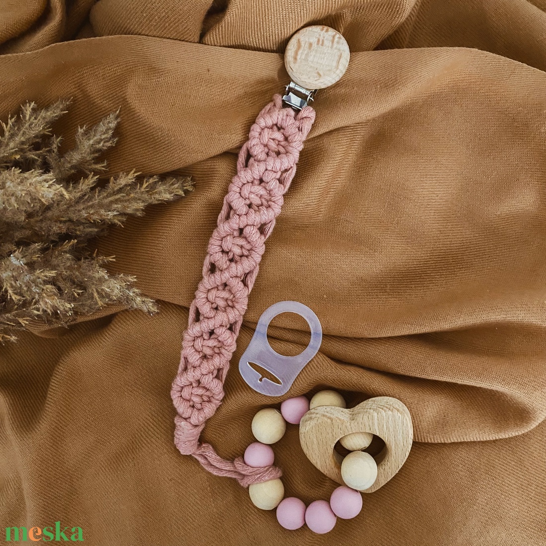 BABY GIRL BOX - makramé cumilánc és rágóka - játék & sport - 3 éves kor alattiaknak - cumilánc - Meska.hu BABY GIRL BOX - makramé cumilánc és rágóka - játék & sport - 3 éves kor alattiaknak - cumilánc - Meska.hu