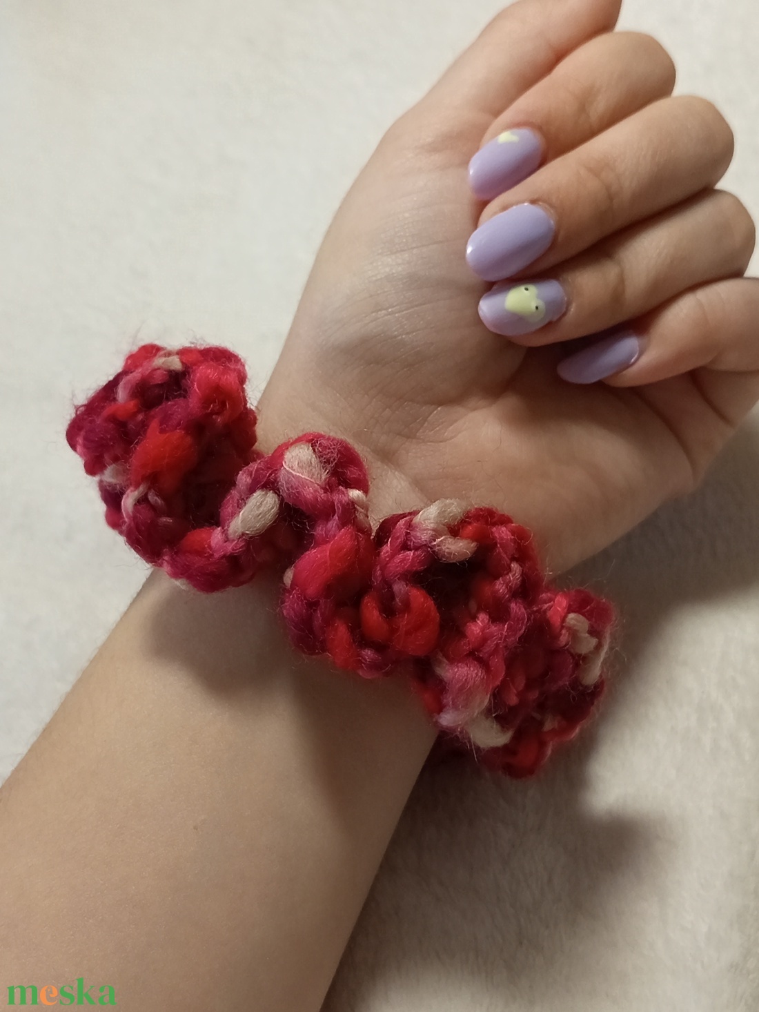 Horgolt pirosas scrunchie hajgumi  - ruha & divat - hajdísz & hajcsat - hajgumi - Meska.hu