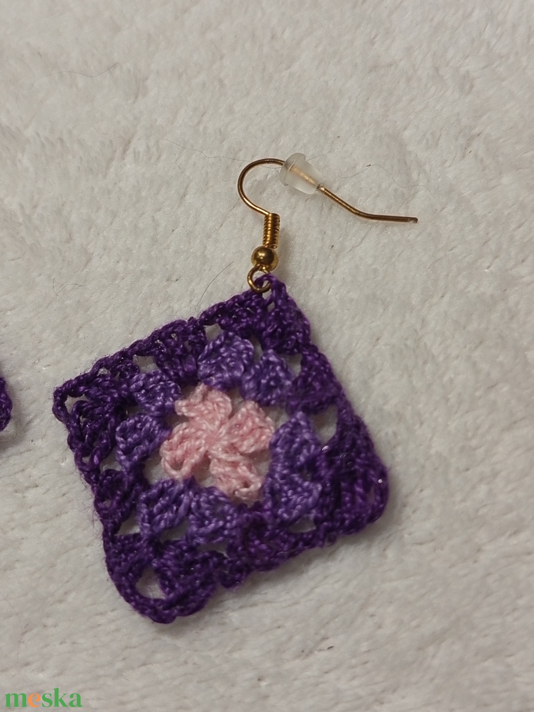 Horgolt lila négyzet fülbevaló  - ékszer - fülbevaló - lógó fülbevaló - Meska.hu