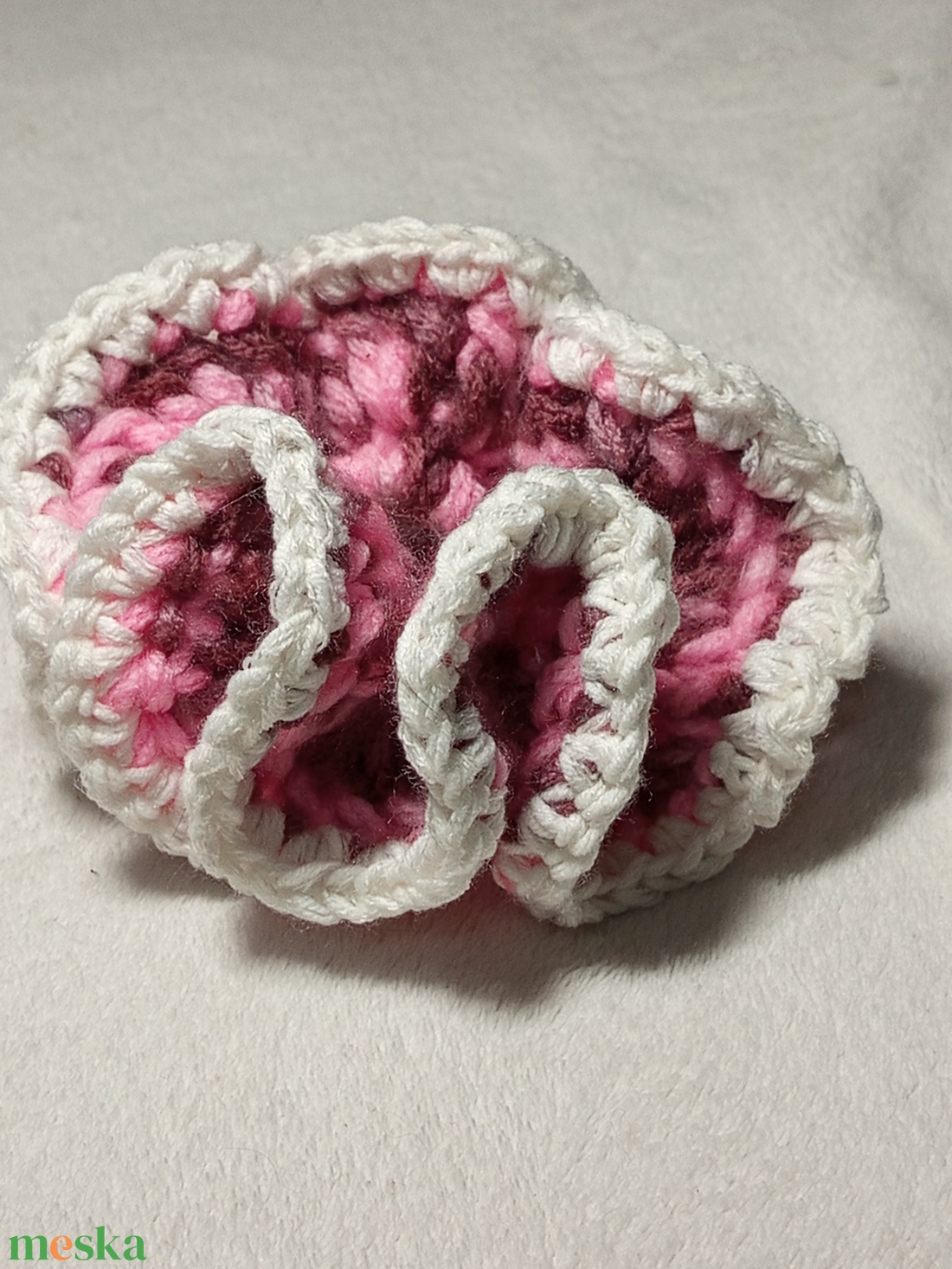 Horgolt fehér szélű rózsaszín hajgumi scrunchie  - ruha & divat - hajdísz & hajcsat - hajgumi - Meska.hu