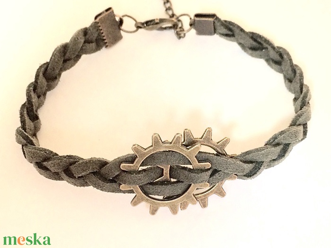 Steampunk karkötő zöld fonott bőrrel, 2 fogaskerékkel - ékszer - karkötő - fonott karkötő - Meska.hu