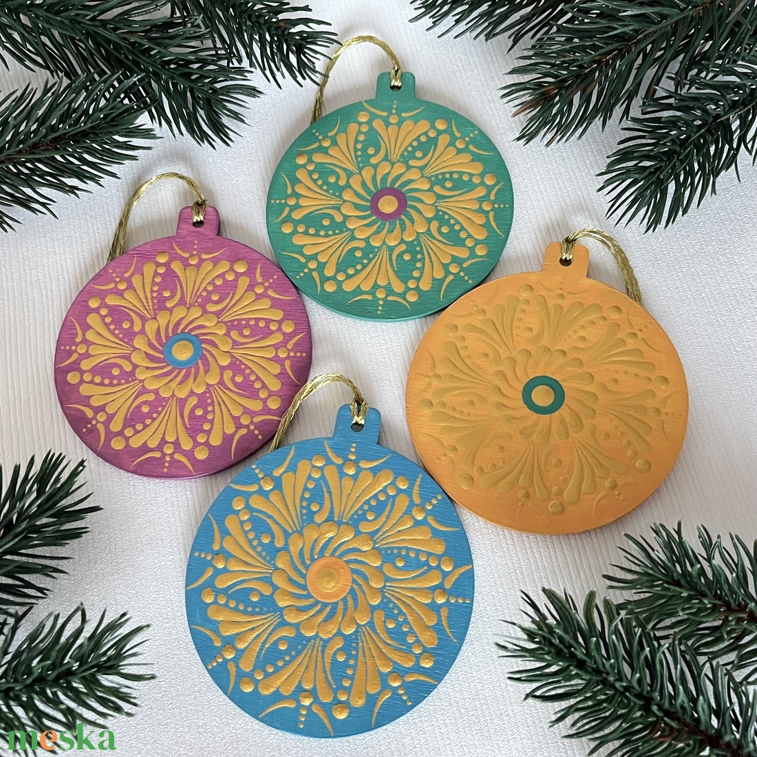 Színes arany mandala karácsonyfadísz szett  4 db, kézzel festett, elegáns ünnepi dekoráció - karácsony - karácsonyi lakásdekoráció - karácsonyfadíszek - Meska.hu