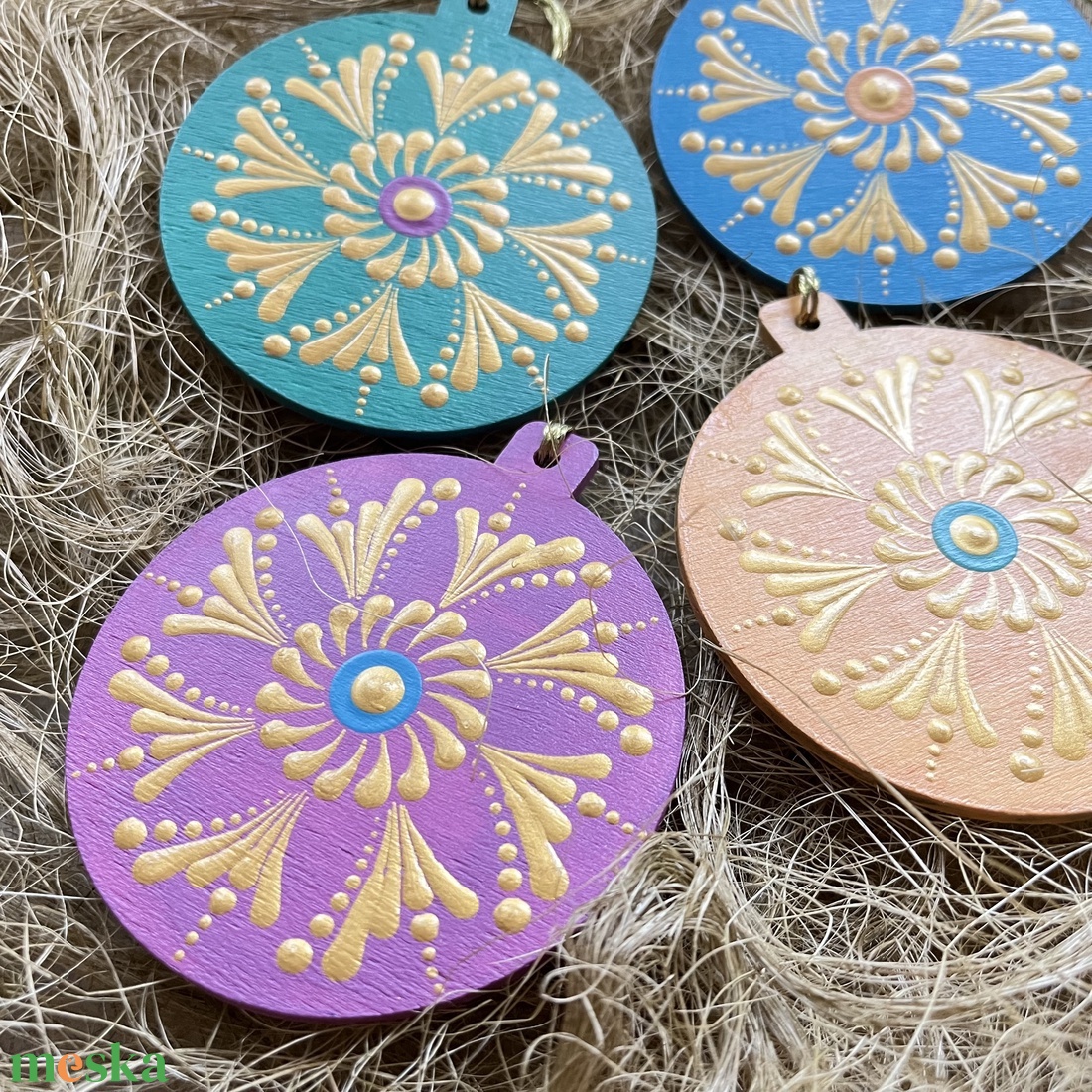 Színes arany mandala karácsonyfadísz szett  4 db, kézzel festett, elegáns ünnepi dekoráció - karácsony - karácsonyi lakásdekoráció - karácsonyfadíszek - Meska.hu