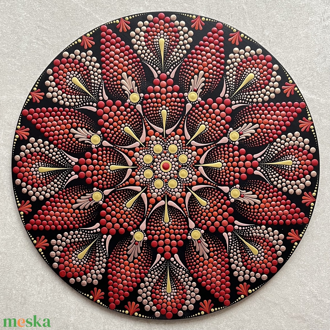 Bordó - arany színnel pontozott mandala - átmérő 30 cm - karácsony - karácsonyi lakásdekoráció - karácsonyi lakásdíszek - Meska.hu Bordó - arany színnel pontozott mandala - átmérő 30 cm - karácsony - karácsonyi lakásdekoráció - karácsonyi lakásdíszek - Meska.hu