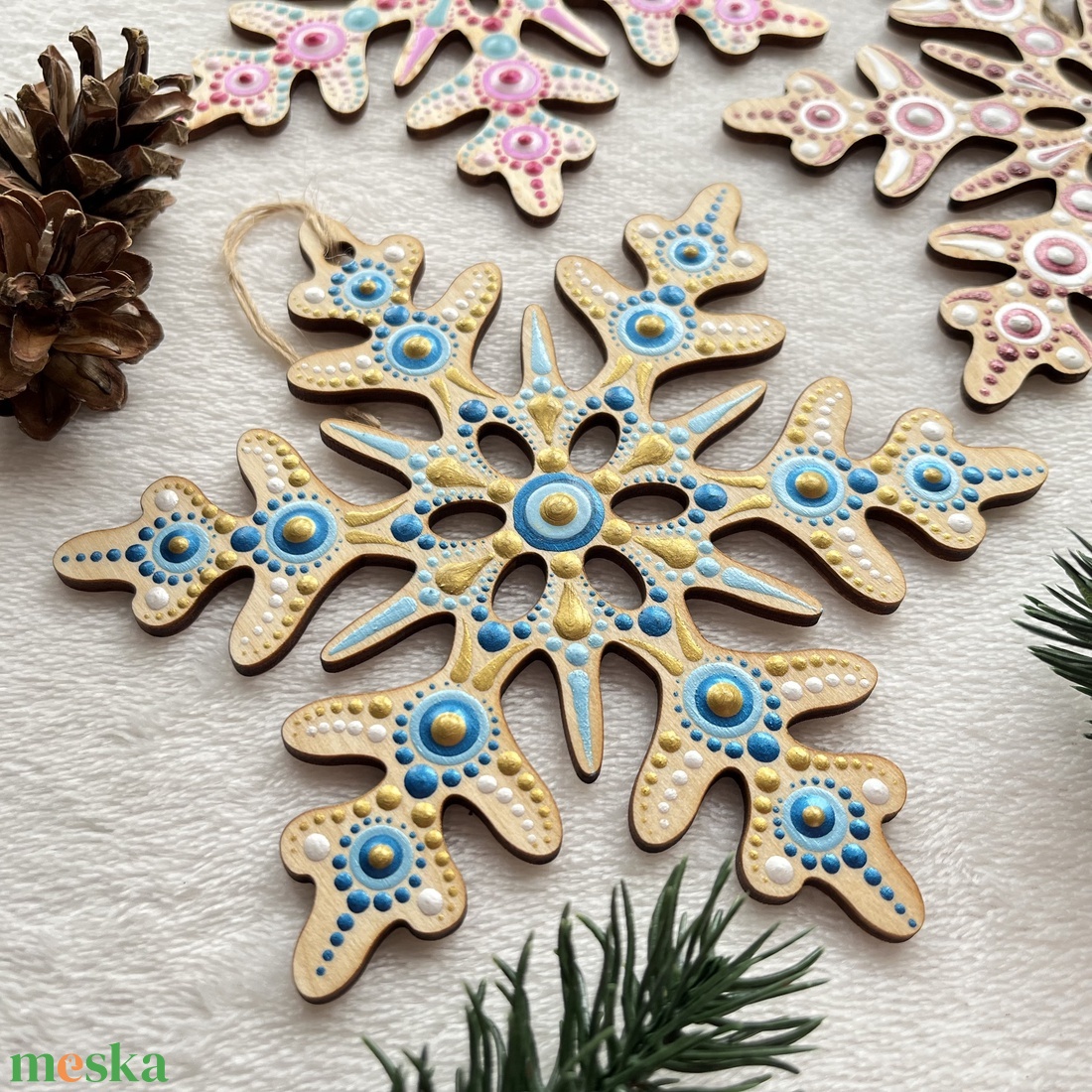 Karácsonyfadísz - kék és arany jégvirág / Hópehely mandala (15 cm, kétoldalas) - karácsony - karácsonyi lakásdekoráció - karácsonyfadíszek - Meska.hu
