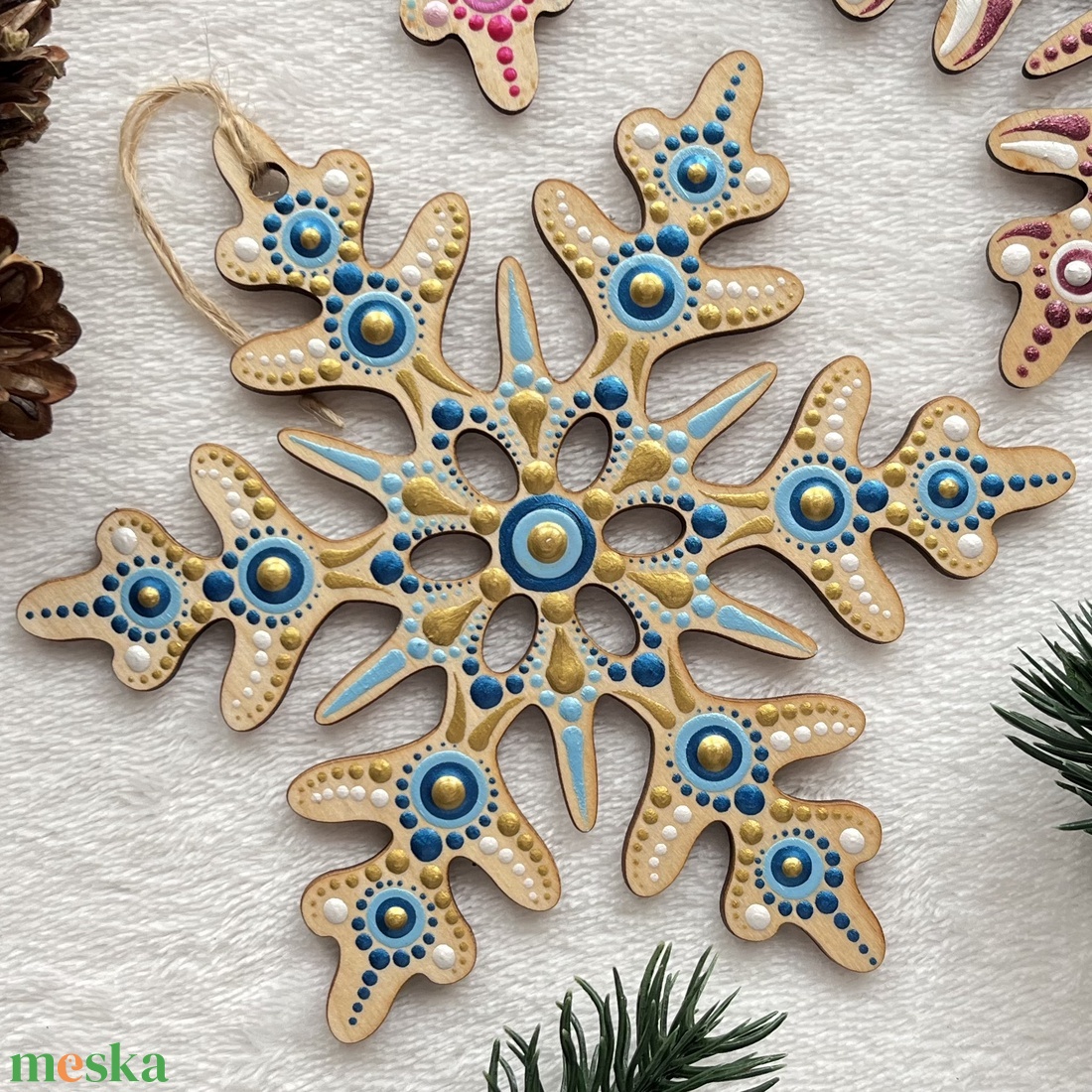 Karácsonyfadísz - kék és arany jégvirág / Hópehely mandala (15 cm, kétoldalas) - karácsony - karácsonyi lakásdekoráció - karácsonyfadíszek - Meska.hu