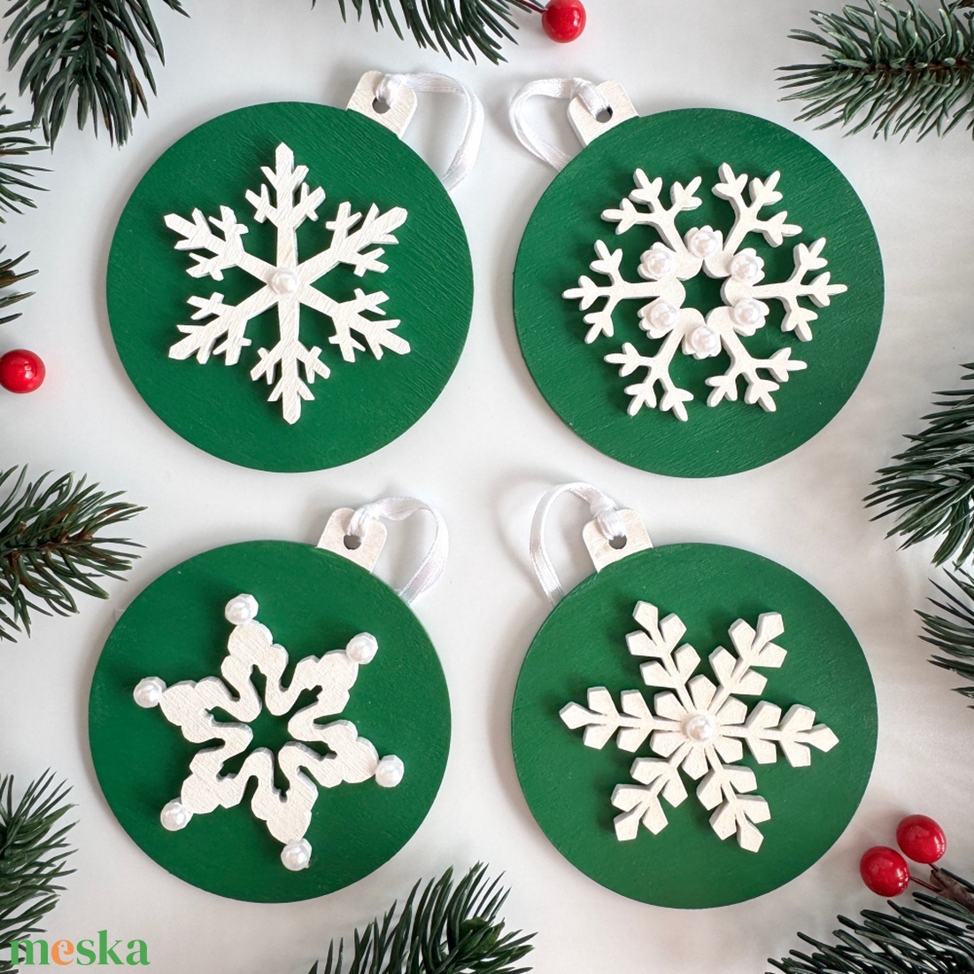 Zöld karácsonyi fa hópehely dísz szett kézzel festett, elegáns dekoráció - karácsony - karácsonyi lakásdekoráció - karácsonyfadíszek - Meska.hu Zöld karácsonyi fa hópehely dísz szett kézzel festett, elegáns dekoráció - karácsony - karácsonyi lakásdekoráció - karácsonyfadíszek - Meska.hu
