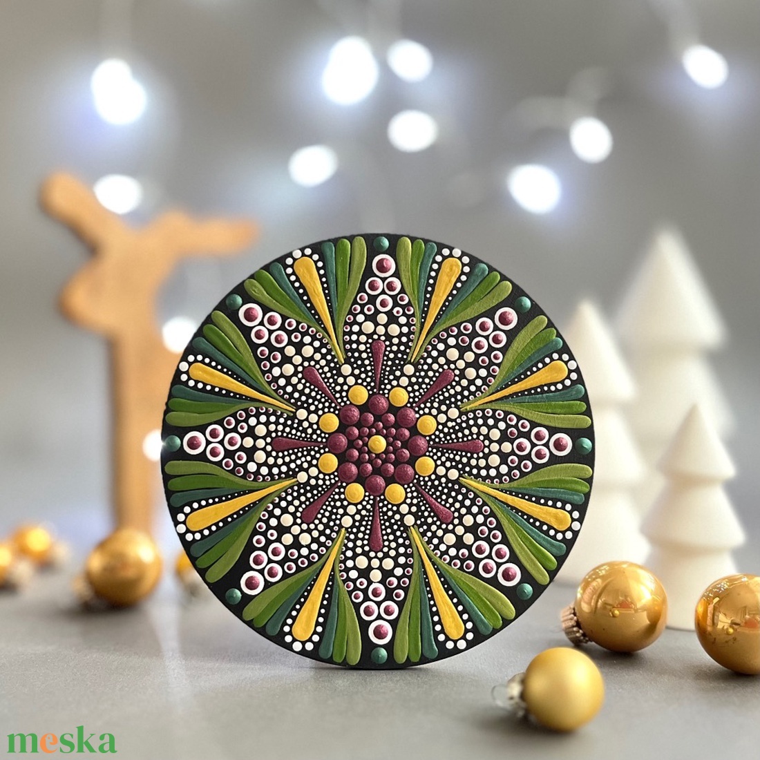 Karácsonyi mandala hűtőmágnes (13,5 cm) � metálzöld, aranylila � Kézzel festett egyedi dísz - karácsony - karácsonyi lakásdekoráció - karácsonyi lakásdíszek - Meska.hu