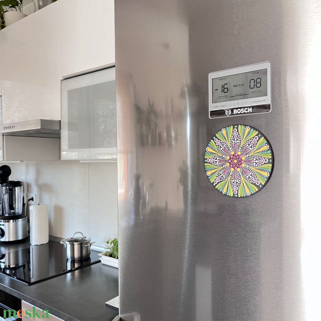 Karácsonyi mandala hűtőmágnes (13,5 cm) � metálzöld, aranylila � Kézzel festett egyedi dísz - karácsony - karácsonyi lakásdekoráció - karácsonyi lakásdíszek - Meska.hu