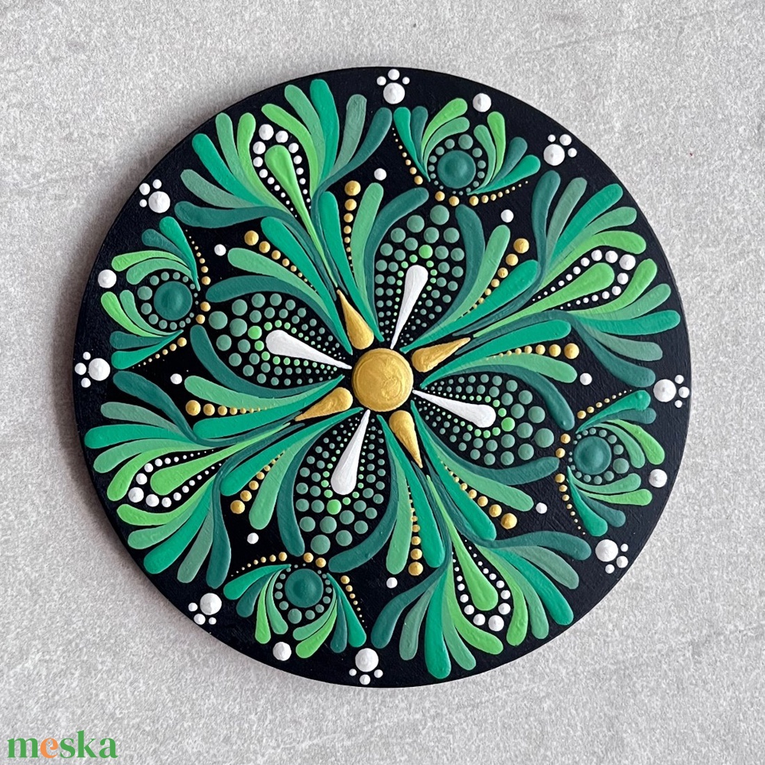 Zöld arany karácsonyi mandala hűtőmágnes (13,5 cm)  Ünnepi, kézzel festett dísz - karácsony - karácsonyi lakásdekoráció - karácsonyi lakásdíszek - Meska.hu