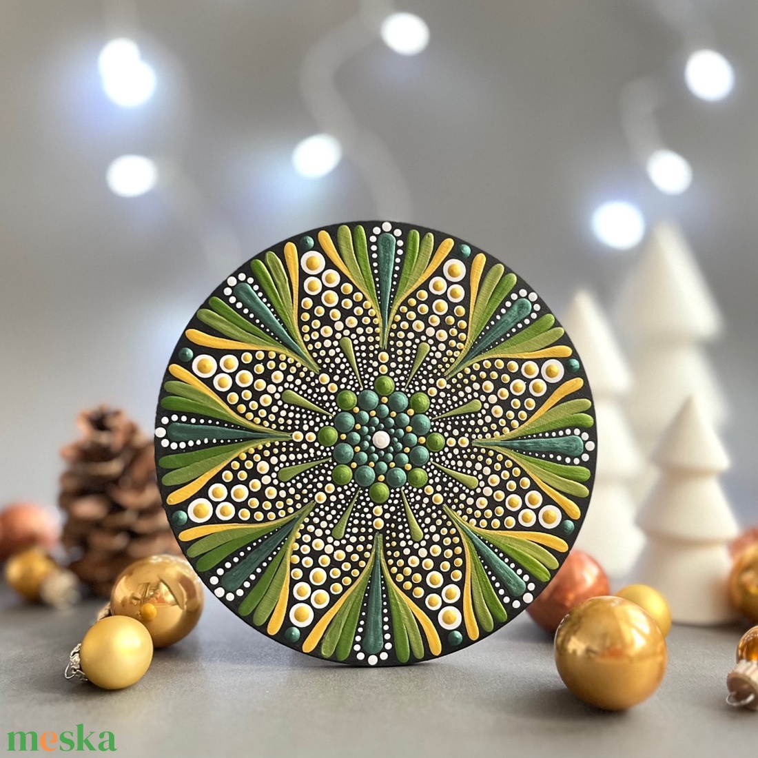 Aranyló zöld és arany mandala hűtőmágnes (13,5 cm) � Elegáns kézzel festett dísz - karácsony - karácsonyi lakásdekoráció - karácsonyi lakásdíszek - Meska.hu