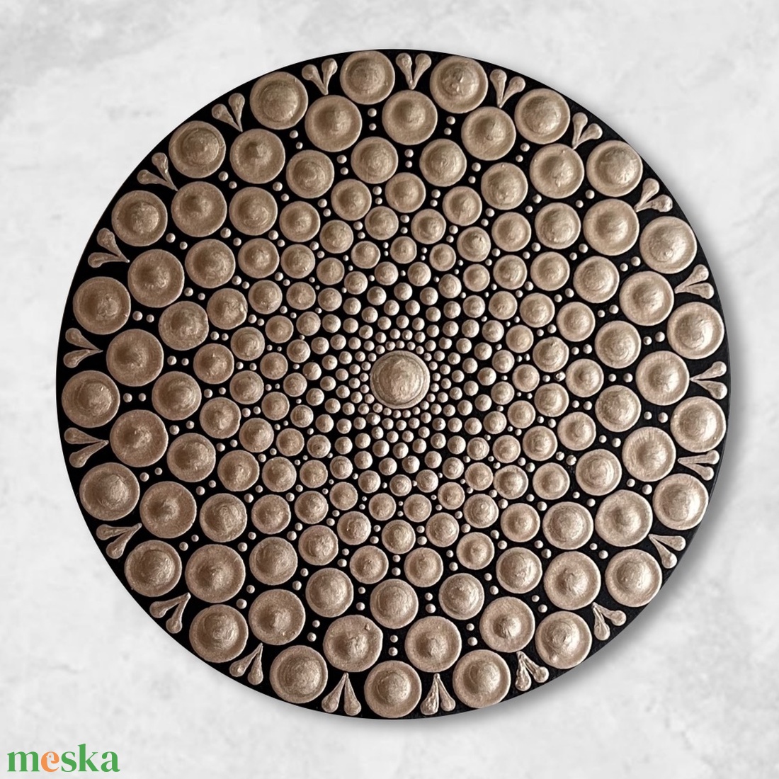 Világos bronz mandala hűtőmágnes  15 cm, kézzel festett egyedi dísz - otthon & életmód - konyhafelszerelés, tálalás - konyhai dekoráció - hűtőmágnes - Meska.hu