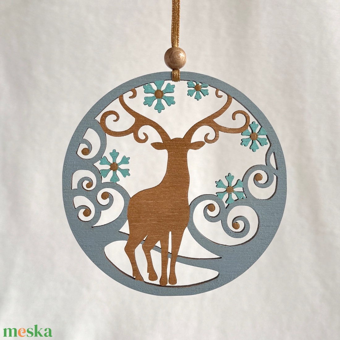 Téli szarvas jégkék és arany kézzel festett karácsonyfadísz - karácsony - karácsonyi lakásdekoráció - karácsonyfadíszek - Meska.hu
