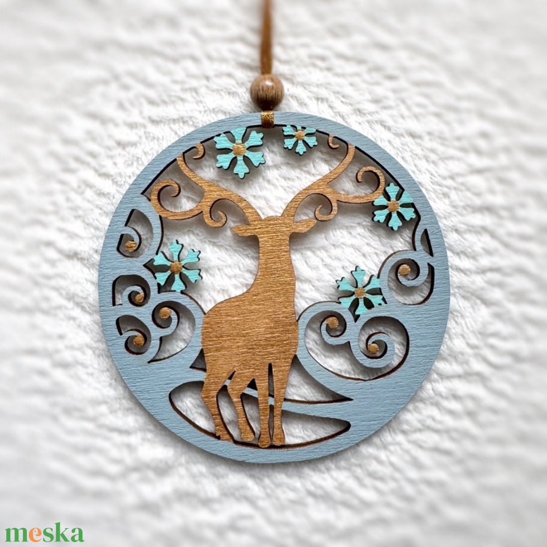 Téli szarvas jégkék és arany kézzel festett karácsonyfadísz - karácsony - karácsonyi lakásdekoráció - karácsonyfadíszek - Meska.hu