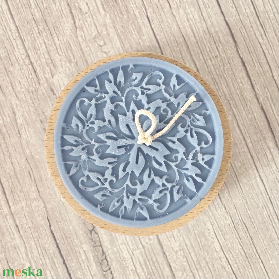 Kézműves gyertya fa tálkában, kék szójaviasz dekoráció virág / falevél mintával - otthon & életmód - gyertya, illat, aroma - gyertya - Meska.hu