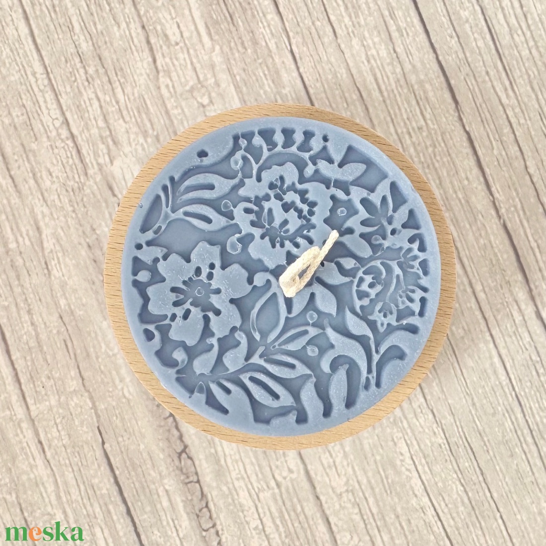 Kézműves gyertya fa tálkában, kék szójaviasz dekoráció virág / falevél mintával - otthon & életmód - gyertya, illat, aroma - gyertya - Meska.hu