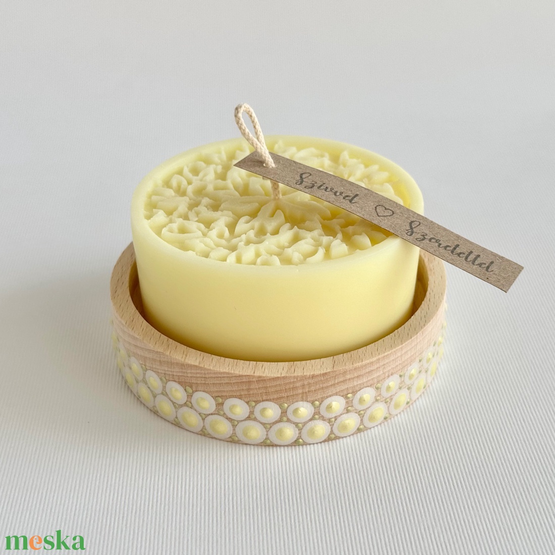 Kézműves gyertya fa tálkában, sárga szójaviasz dekoráció virág / falevél mintával - otthon & életmód - gyertya, illat, aroma - gyertya - Meska.hu