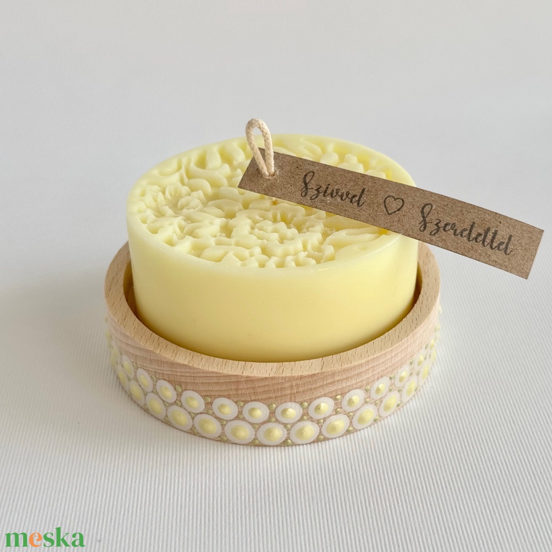 Kézműves gyertya fa tálkában, sárga szójaviasz dekoráció virág / falevél mintával - otthon & életmód - gyertya, illat, aroma - gyertya - Meska.hu