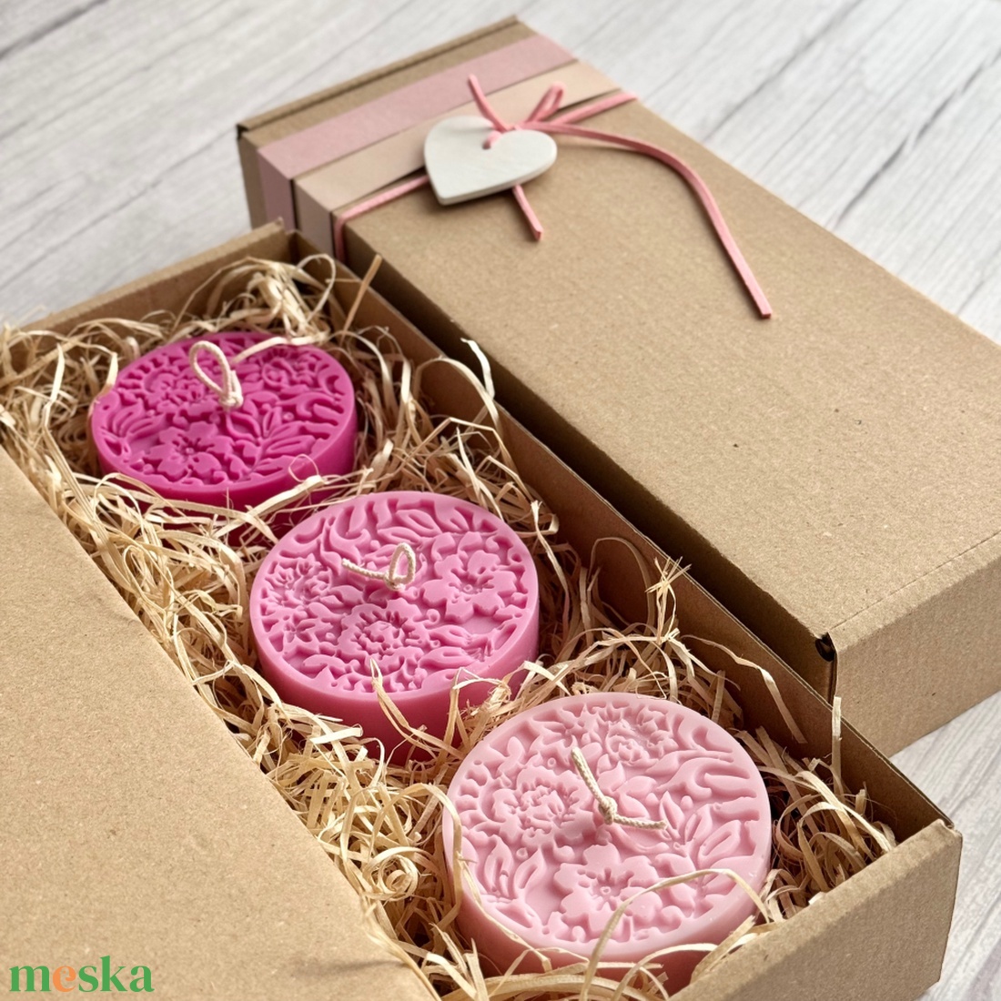 Kézműves szójaviasz gyertya válogatás (3 db) díszdobozban  Málna árnyalatok - otthon & életmód - gyertya, illat, aroma - gyertya - Meska.hu