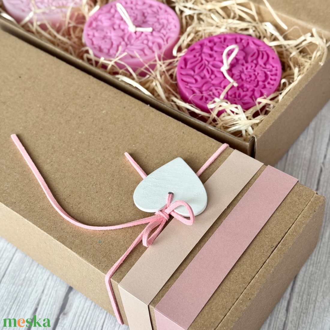 Kézműves szójaviasz gyertya válogatás (3 db) díszdobozban  Málna árnyalatok - otthon & életmód - gyertya, illat, aroma - gyertya - Meska.hu