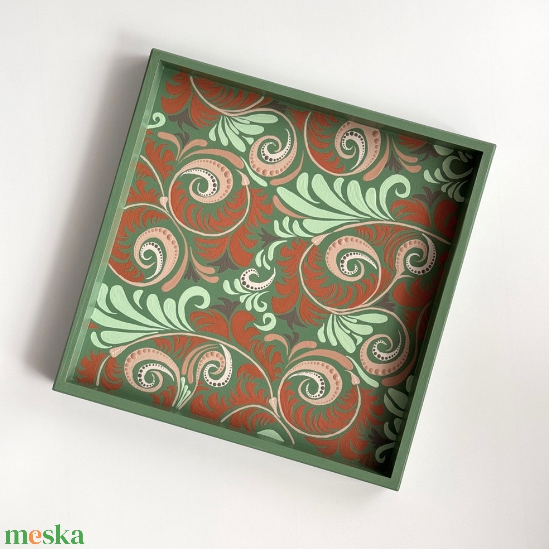 Olívazöld indás dísztálca � Kézzel festett fa kínáló (30x30 cm) - otthon & életmód - konyhafelszerelés, tálalás - tálalás - tálca - Meska.hu