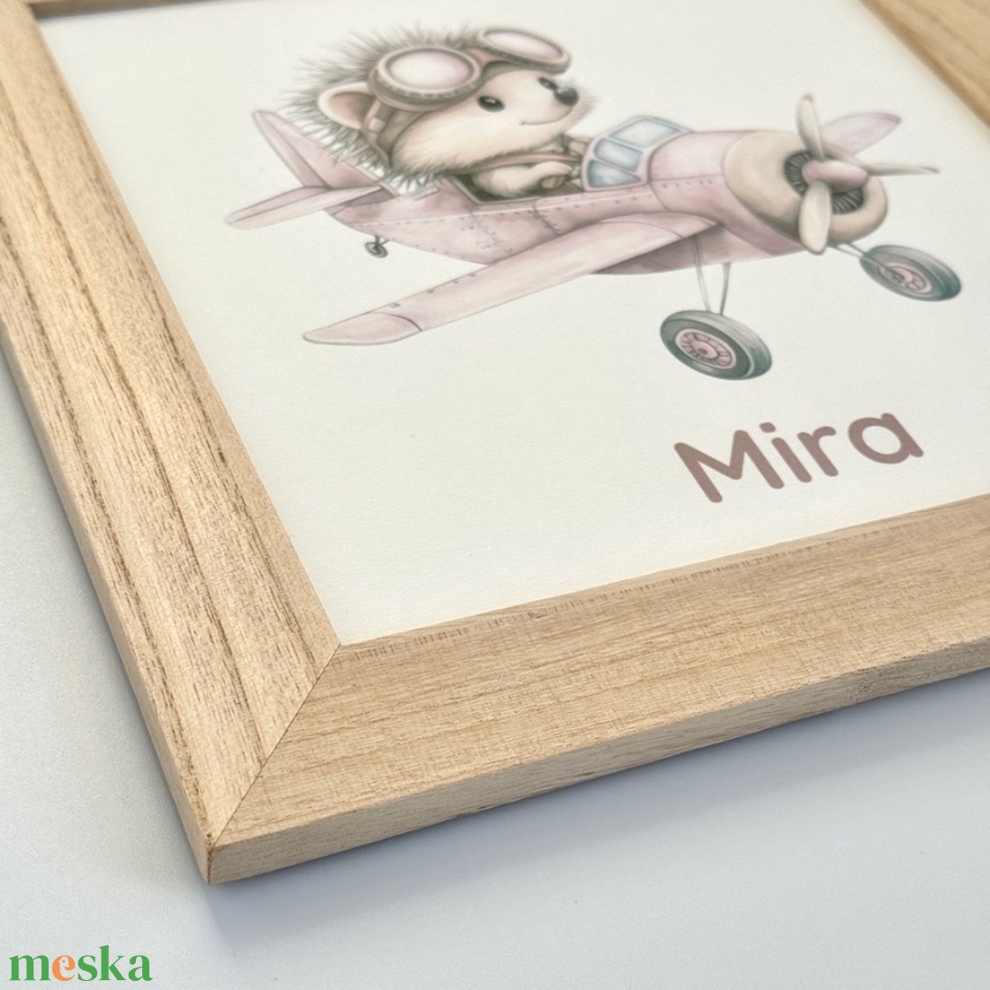 Repülős süni babaszoba falikép natúr fa keretben névvel 25x25 - baba - mama - babaszoba dekoráció - babaszoba kép - Meska.hu