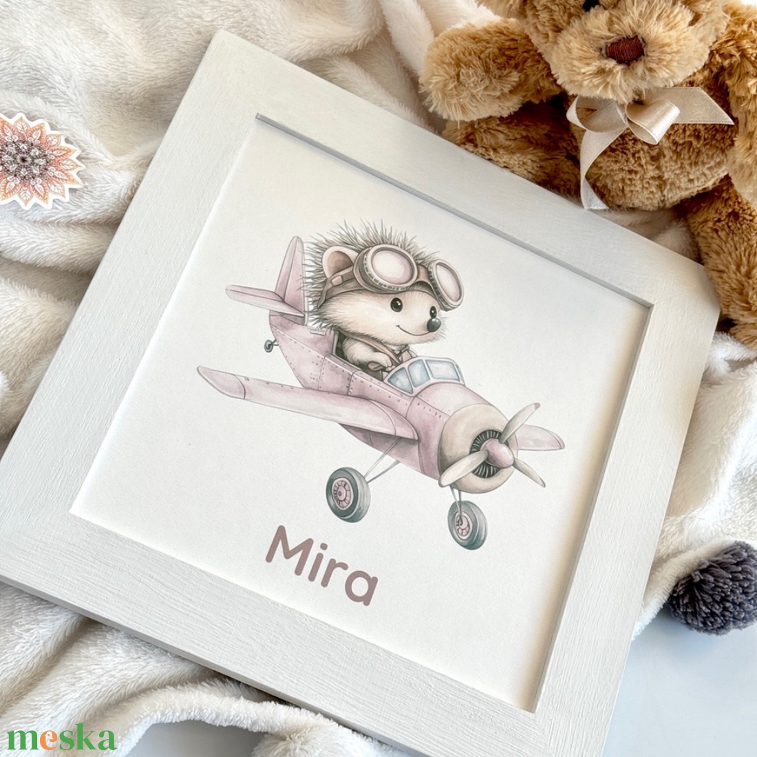 Repülős süni babaszoba falikép fehér keretben névvel 25x25 - baba - mama - babaszoba dekoráció - babaszoba kép - Meska.hu