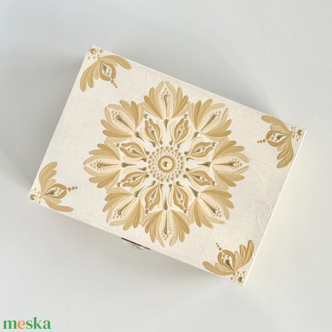 6 rekeszes mandala teásdoboz pezsgő színben - otthon & életmód - konyhafelszerelés, tálalás - konyhai tárolás - tea & kávé tárolás - Meska.hu