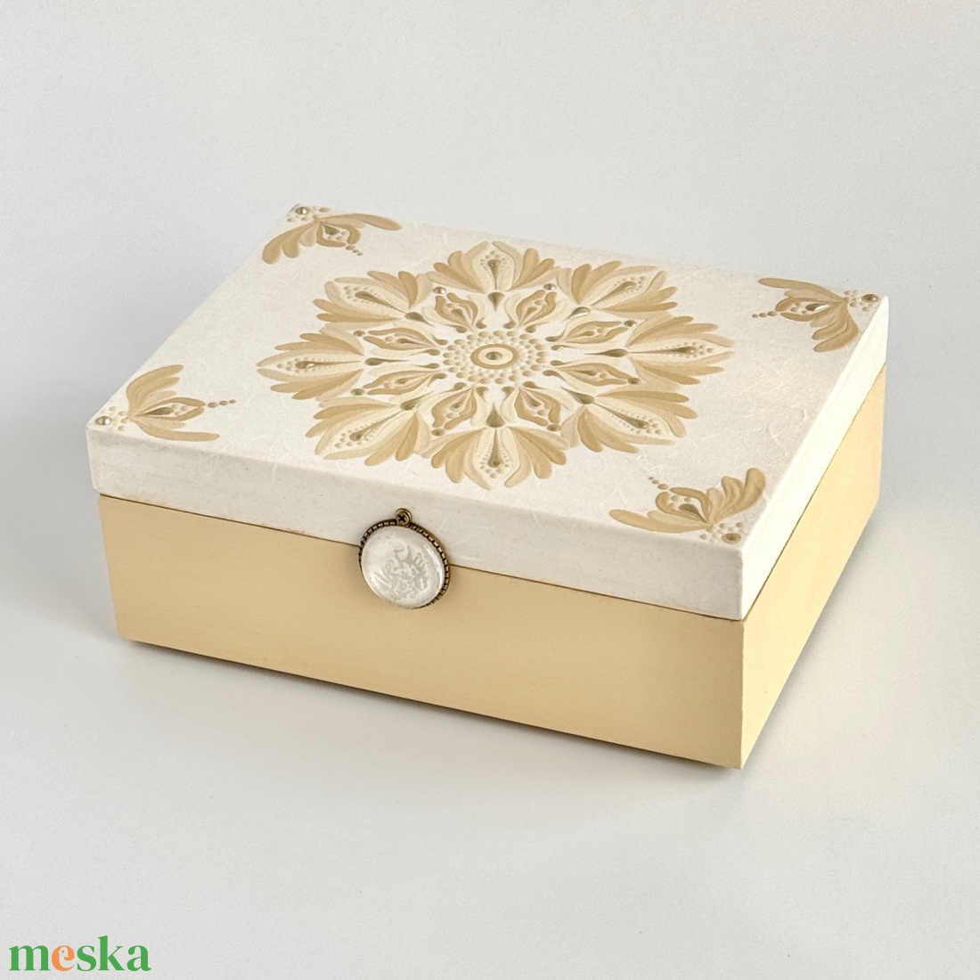 6 rekeszes mandala teásdoboz pezsgő színben - otthon & életmód - konyhafelszerelés, tálalás - konyhai tárolás - tea & kávé tárolás - Meska.hu