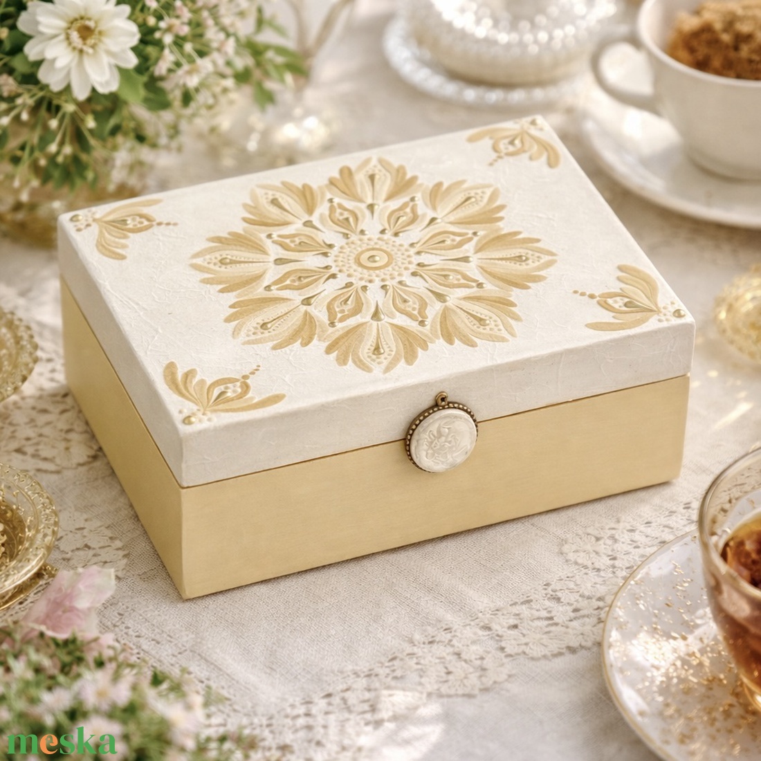 6 rekeszes mandala teásdoboz pezsgő színben - otthon & életmód - konyhafelszerelés, tálalás - konyhai tárolás - tea & kávé tárolás - Meska.hu