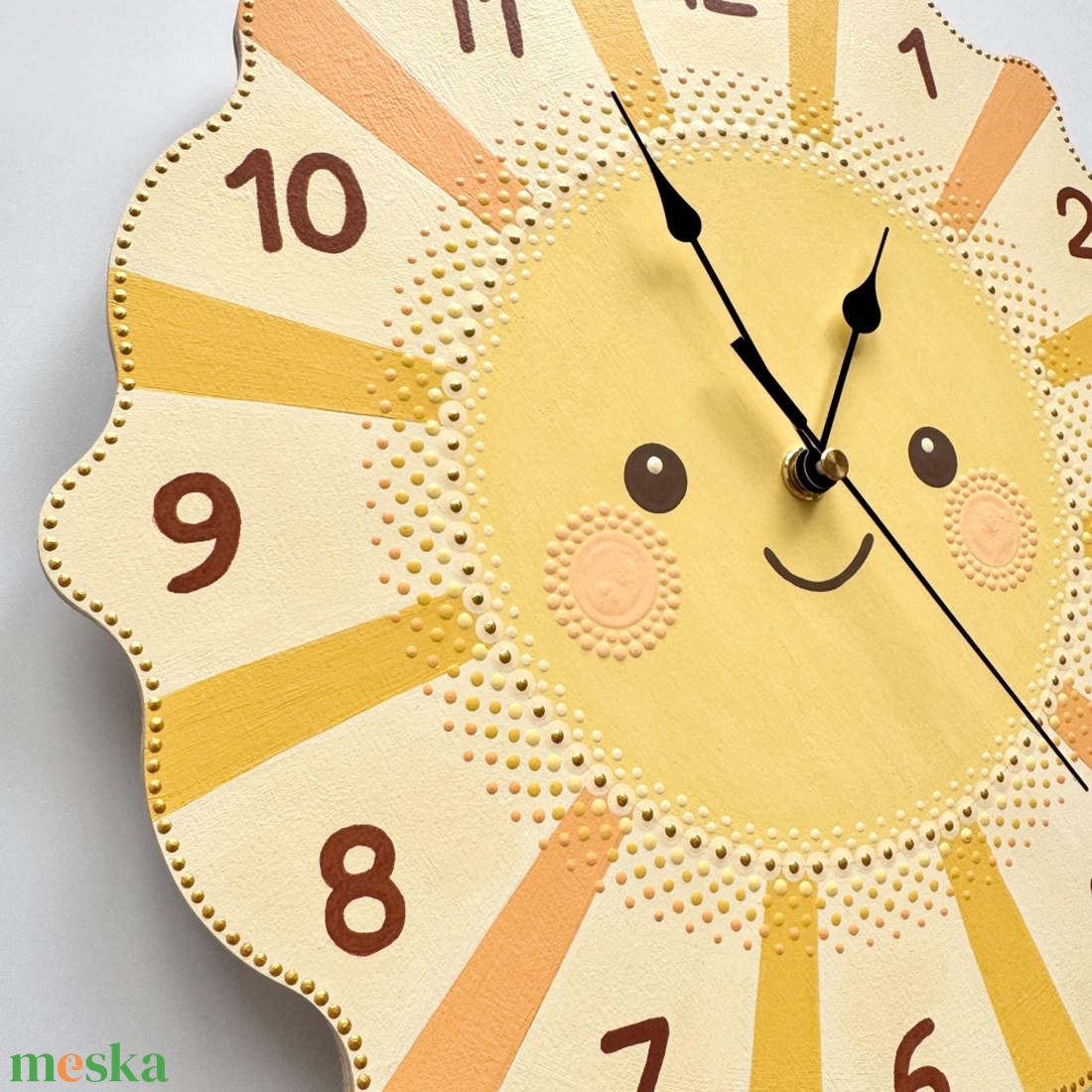 Mosolygó napocska gyerek falióra 30 cm � hullámos, meleg tónusú, csendes darab - otthon & életmód - dekoráció - fali és függő dekoráció - falióra & óra - Meska.hu