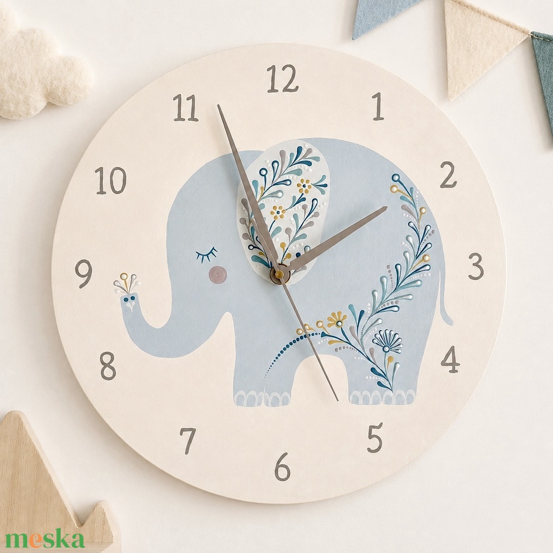 Kézzel festett elefántos falióra gyerekszobába � 30 cm - otthon & életmód - dekoráció - fali és függő dekoráció - falióra & óra - Meska.hu