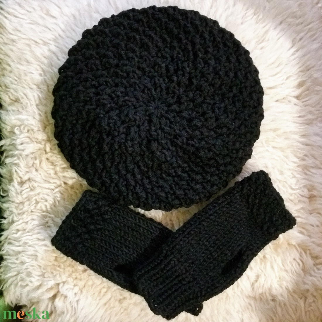 Fekete slouchy - kézzel kötött női sapka - vastag meleg téli gyapjús fonalból - ruha & divat - sál, sapka, kendő - sapka - Meska.hu Fekete slouchy - kézzel kötött női sapka - vastag meleg téli gyapjús fonalból - ruha & divat - sál, sapka, kendő - sapka - Meska.hu